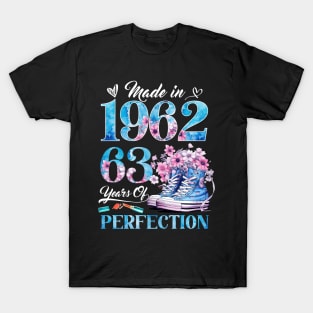 63rd Birthday Queen Made in 1962 Gifts 63 Years Old Floral T-Shirt